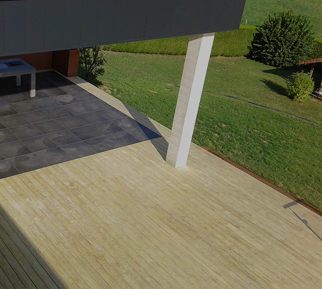 Terrasse mix en bois Accoya et Grès Cérame par votre constructeur de terrasse Bermont Bois